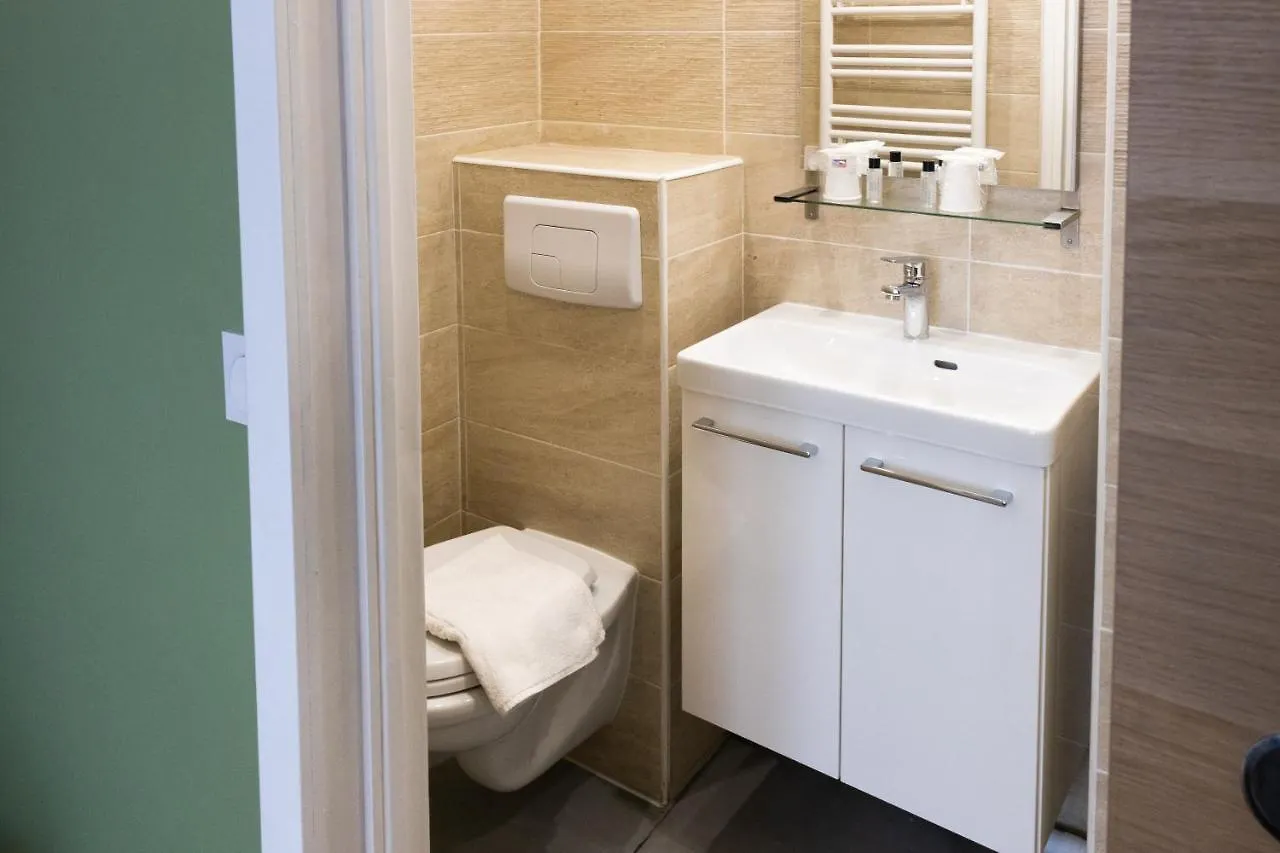 Luxia Hotel 2*