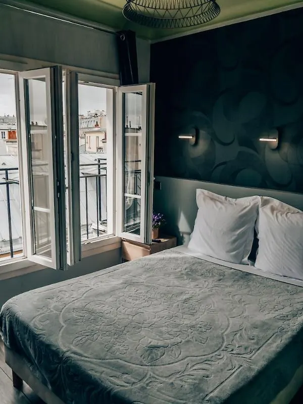 Luxia Hotel 2*